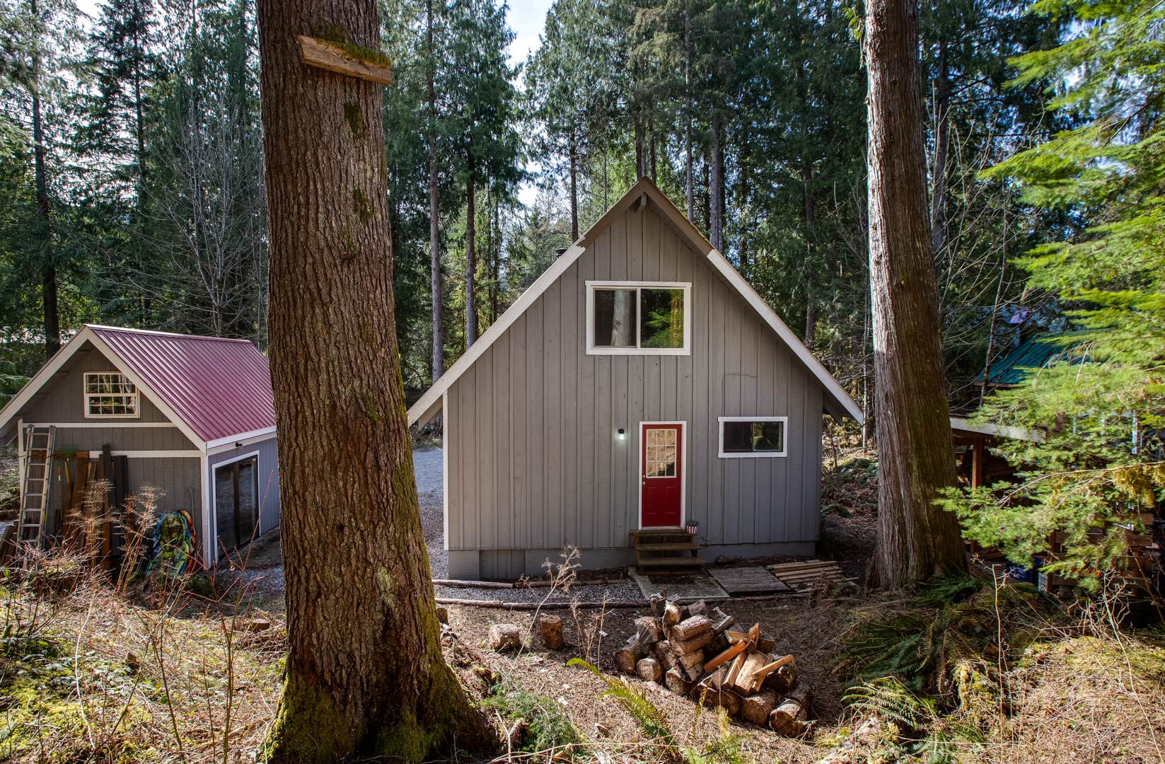 Dan  G.'s photo of a cabin at Mt. Baker Lodging - Cabin #99 - Hot Tub, BBQ, Fireplace, Pets Ok, WiFi, Sleeps-6! near Rockport, WA