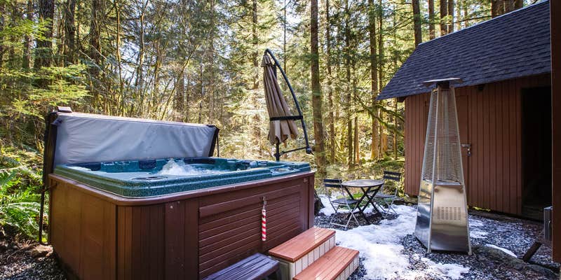 Camper submitted image from Mt. Baker Lodging - Cabin #98 - Hot Tub, BBQ, Fireplace, Generator, Wifi, Pets Ok, Sleeps-6!