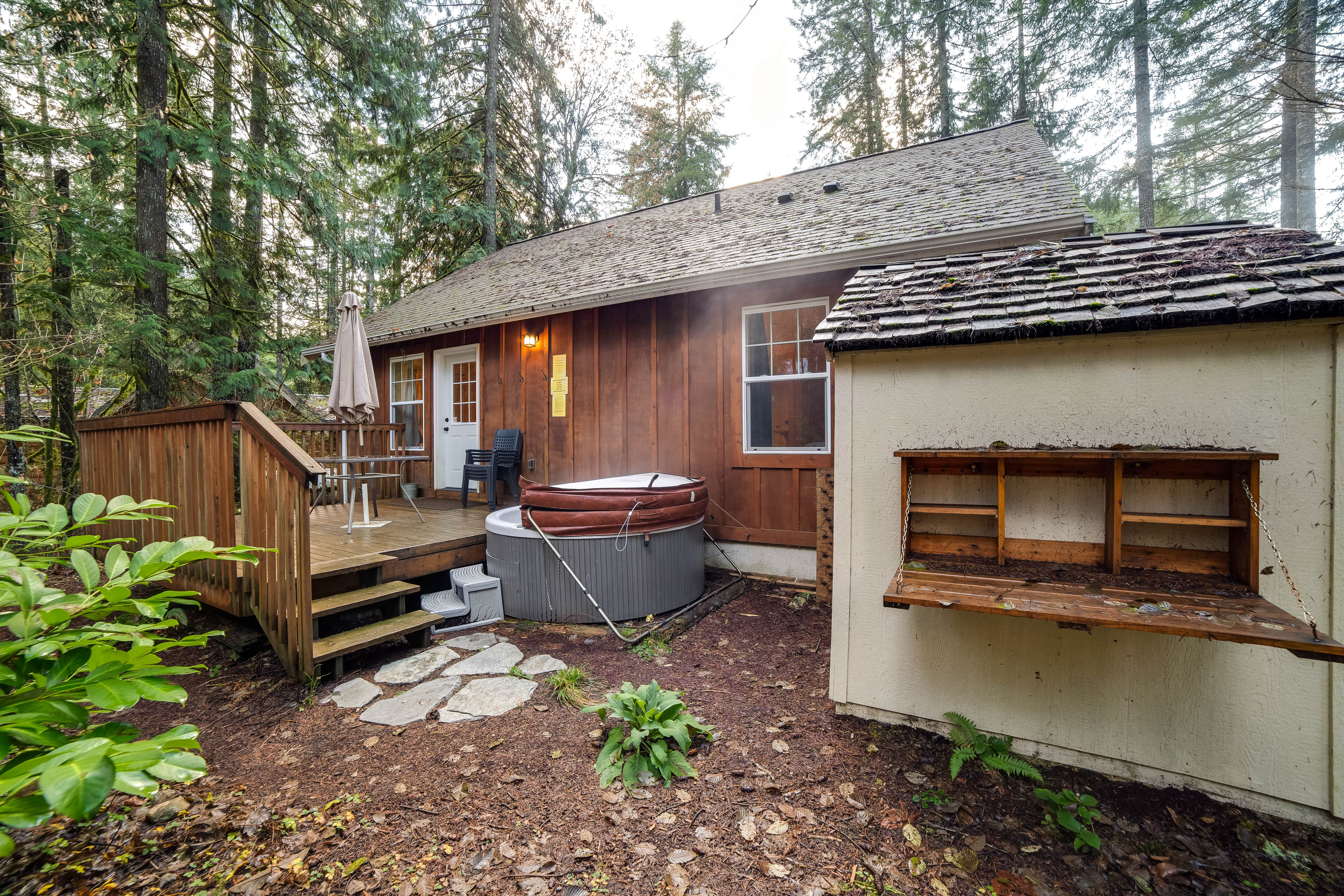 Camper submitted image from Mt. Baker Lodging - Cabin #95 - Hot Tub, BBQ, Fireplace, WiFi, Pets Ok, Sleeps-4! - 5