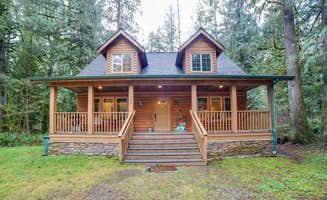 Dan  G.'s photo of a cabin at Mt. Baker Lodging - Cabin #89 - Hot Tub, Fireplace, BBQ, A/C, WiFi, Pets Ok, Sleeps-4! near Bellingham, WA