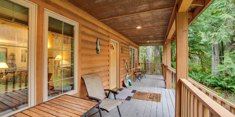 Camper submitted image from Mt. Baker Lodging - Cabin #89 - Hot Tub, Fireplace, BBQ, A/C, WiFi, Pets Ok, Sleeps-4!