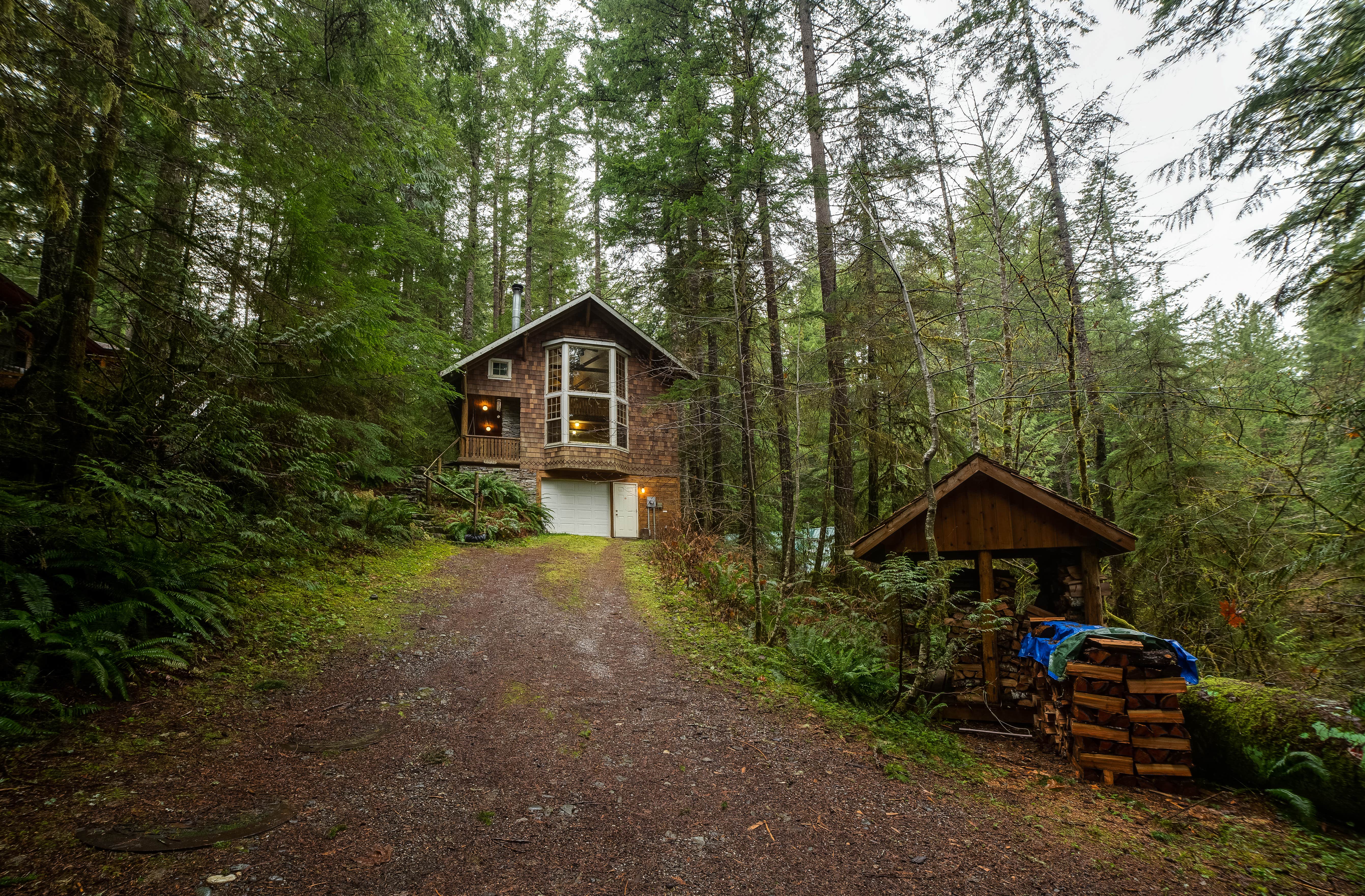 Camper submitted image from Mt. Baker Lodging - Cabin #25 - HOT TUB, FIREPLACE, W/D, D/W, BBQ, PETS OK, SLEEPS-6! - 5