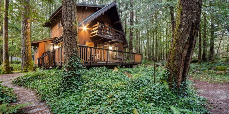 Camper submitted image from Mt. Baker Lodging - Cabin #27 - Fireplace, Wifi, EV Charger, Sleeps-8!