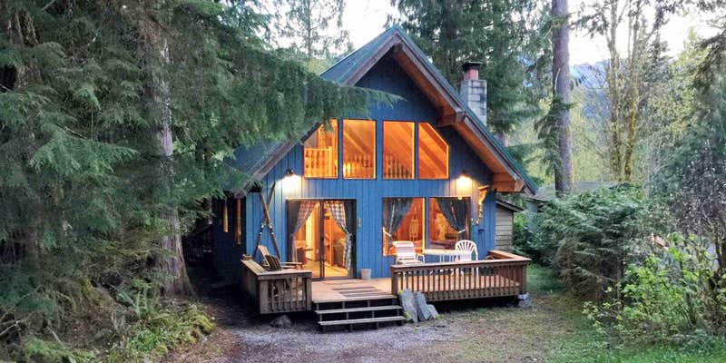 Camper submitted image from Mt Baker Lodging - Cabin #53 - Hot tub, Fireplace, BBQ, Sleeps-6!