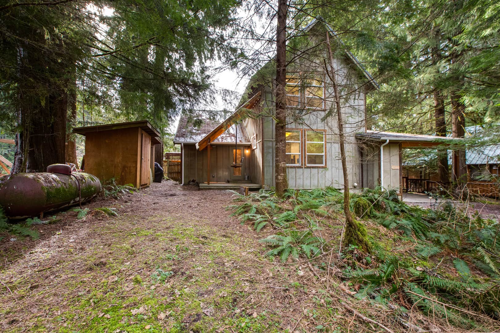 Dan  G.'s photo of a cabin at Mt. Baker Lodging - Cabin #70 - Riverside, Hot Tub, BBQ, A/C, EV Charger, Wifi, Pets Ok, Sleeps-8! near Rockport, WA