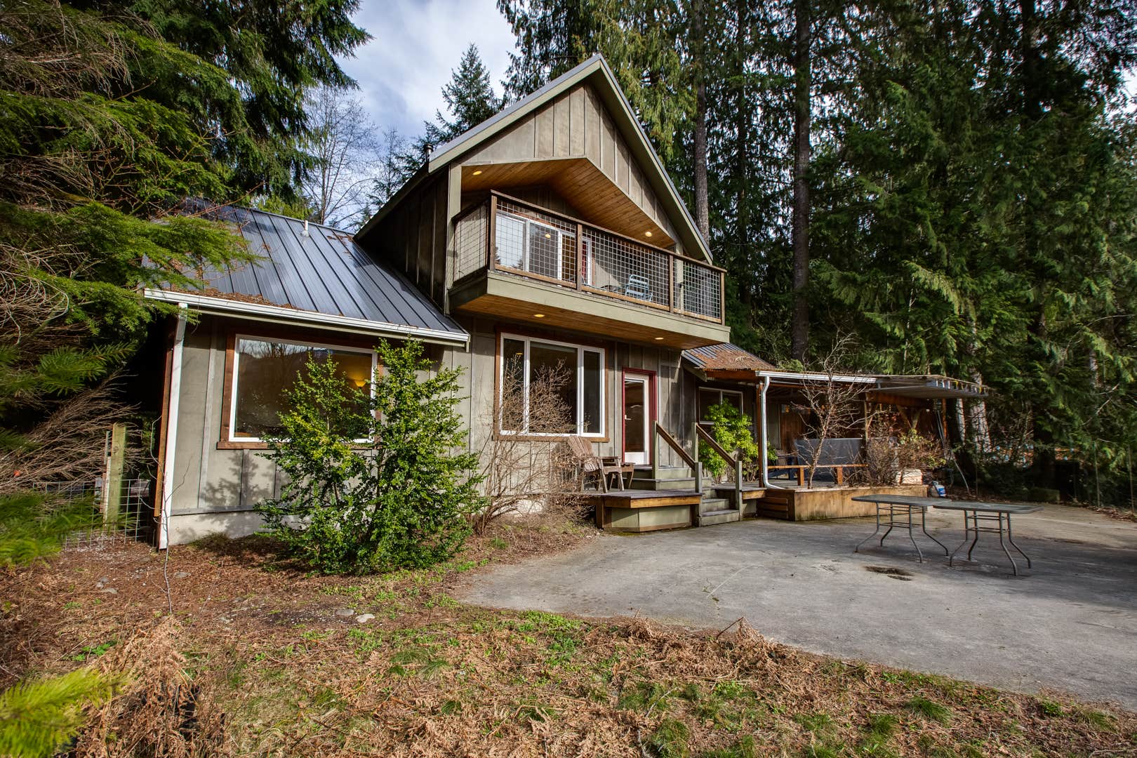 Camping near Mt. Baker Lodging - Cabin #44 - Hot Tub, Fireplace, Wifi, Pets Ok, Sleeps-6!: Mt. Baker Lodging - Cabin #70 - Riverside, Hot Tub, BBQ, A/C, EV Charger, Wifi, Pets Ok, Sleeps-8!, Maple Falls, Washington