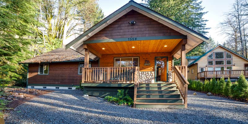 Camper submitted image from Mt. Baker Lodging - Cabin #65 - Hot Tub, Fireplace, BBQ, Wifi, Sleeps-10!