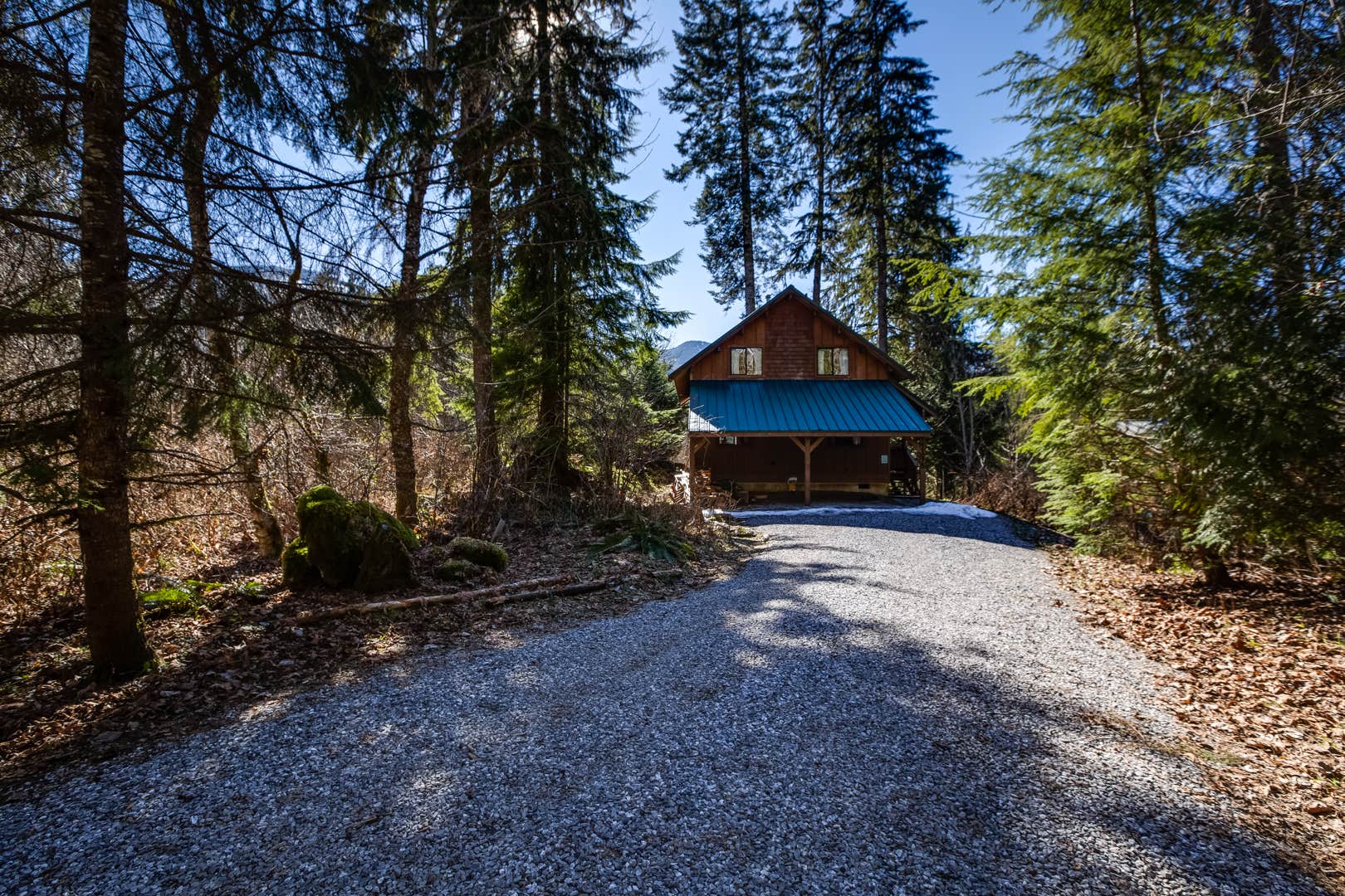 Dan  G.'s photo of a cabin at Mt. Baker Lodging - Cabin #44 - Hot Tub, Fireplace, Wifi, Pets Ok, Sleeps-6! near Marblemount, WA