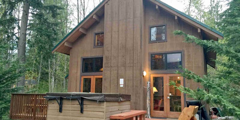 Camper submitted image from Mt. Baker Lodging - Cabin #44 - Hot Tub, Fireplace, Wifi, Pets Ok, Sleeps-6!