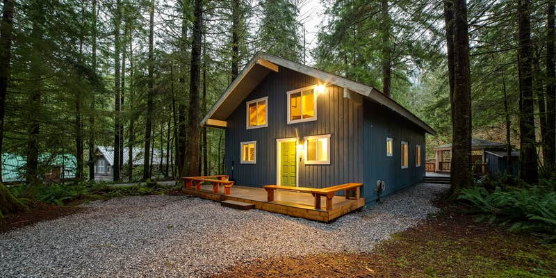 Camper submitted image from Mt. Baker Lodging - Cabin #66 - Hot Tub, Fireplace, Wifi, BBQ, EV Charger, Pets Ok, Sleeps-10!