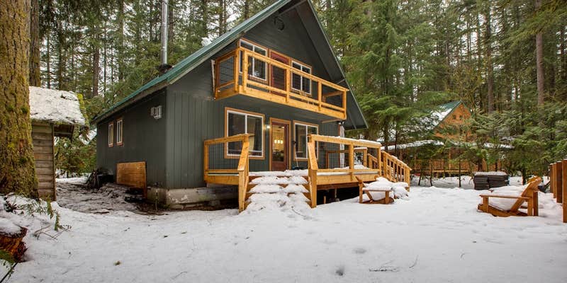 Camper submitted image from Mt. Baker Lodging - Cabin #49 - Hot Tub, BBQ, Fireplace, Pets Ok, Sleeps-10!