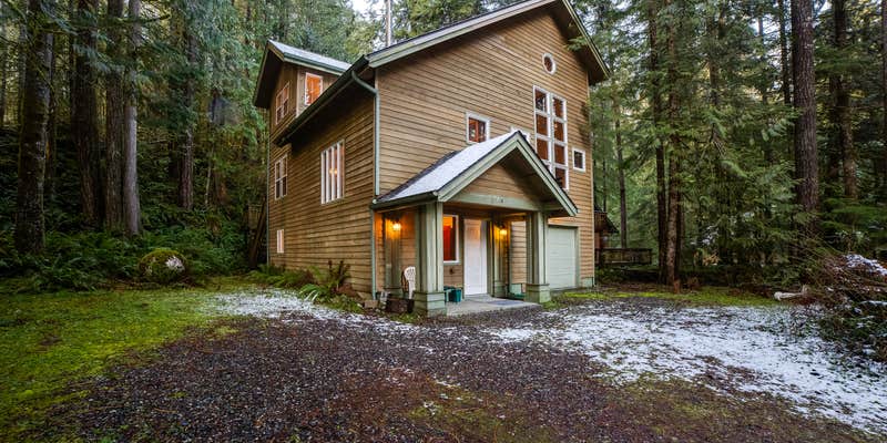 Camper submitted image from Mt. Baker Lodging - Cabin #51 - Ping Pong, Fireplace, BBQ, A/C, Sleeps-8!