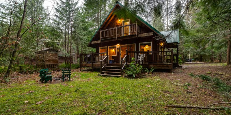 Camper submitted image from Mt. Baker Lodging - Cabin #32 - Fireplace, BBQ, Pets Ok, Sleeps-7!