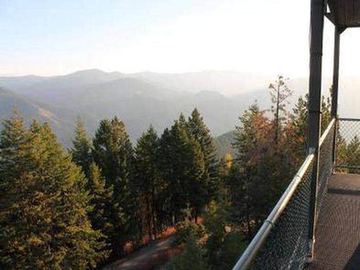 Camper submitted image from Thompson Peak Lookout Tower - 4