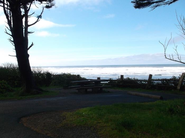 Campsite overlooking pacific ocean



Kalaloch Campground

Credit: National Park Service