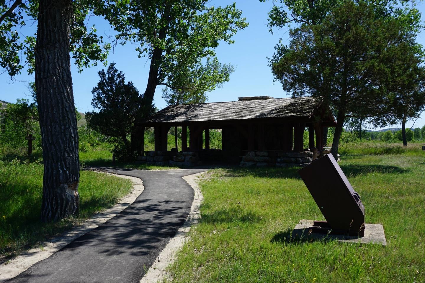 Trail leading to the covered picnic shelter



Picnic Shelter in site

Credit: NPS