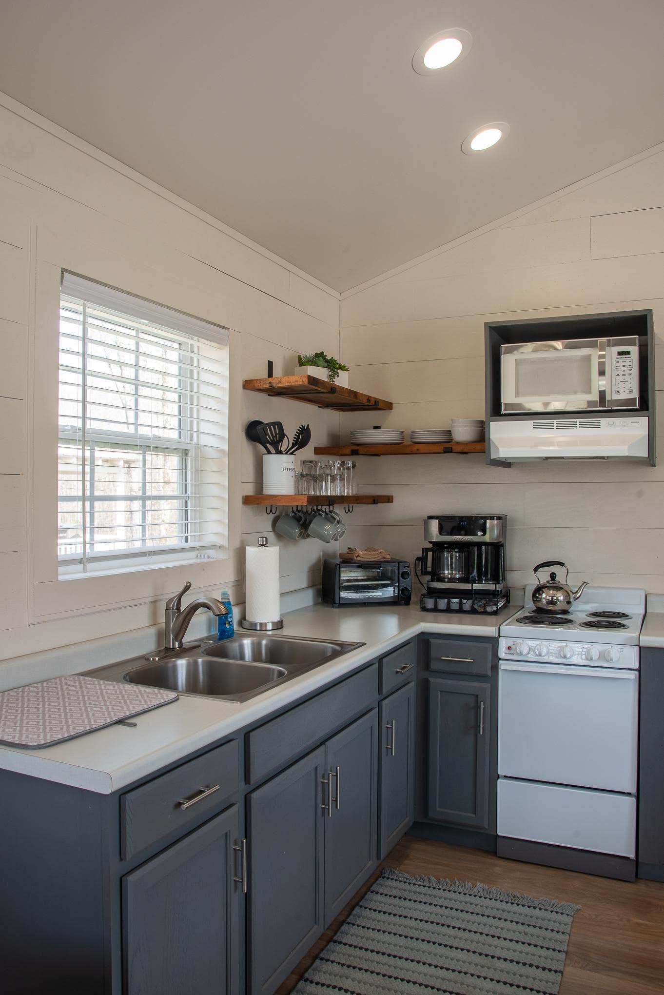 Camper submitted image from Greeter Falls Lodge Cottage #6 - 2