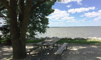 Camping near Dam West Spillway: Boulder Rec. Area - COE Campground, Carlyle Lake, Illinois