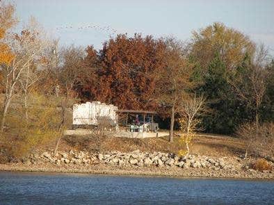 Strong City - Photo 3