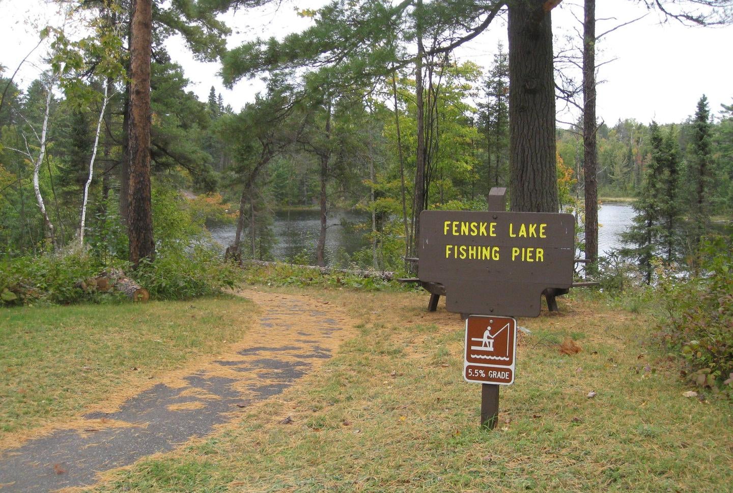 Picture of paved trail and sign.



Fenske Lake fishing pier access trail.  Paved trail provides access to the fishing pier.

Credit: FS