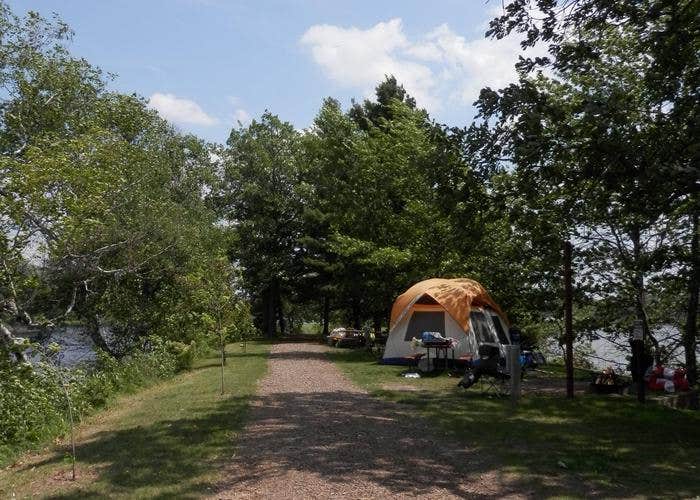 Tent Campsite



South Tent Camping Area

Credit: USACE St. Paul District
