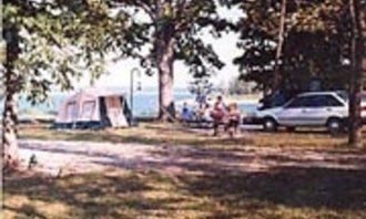 Camping near Ruark Bluff West: Crabtree Cove, Stockton, Missouri
