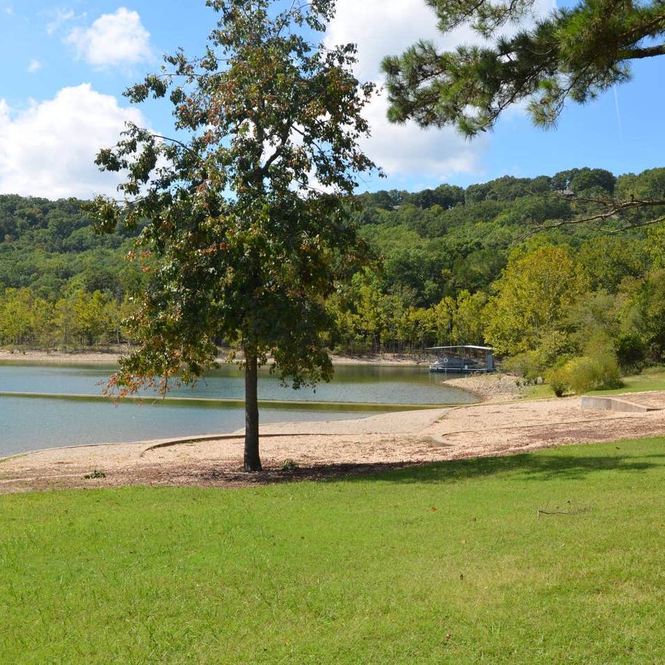 Escape to Serenity: Missouri Old Highway 86 Park, Your Gateway to Table Rock Lake