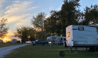 Camping near Saulsbury Bridge Rec Area - Cedar River Campground : Little Bear Campground, West Branch, Iowa