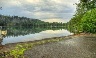 Camping near Scout Lake: Blue Bay, Camp Sherman, Oregon