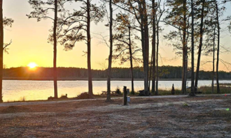 Camping near Flanners Beach/Neuse River Recreation Area - CLOSED: Dixon Landing RV Resort, Bridgeton, North Carolina
