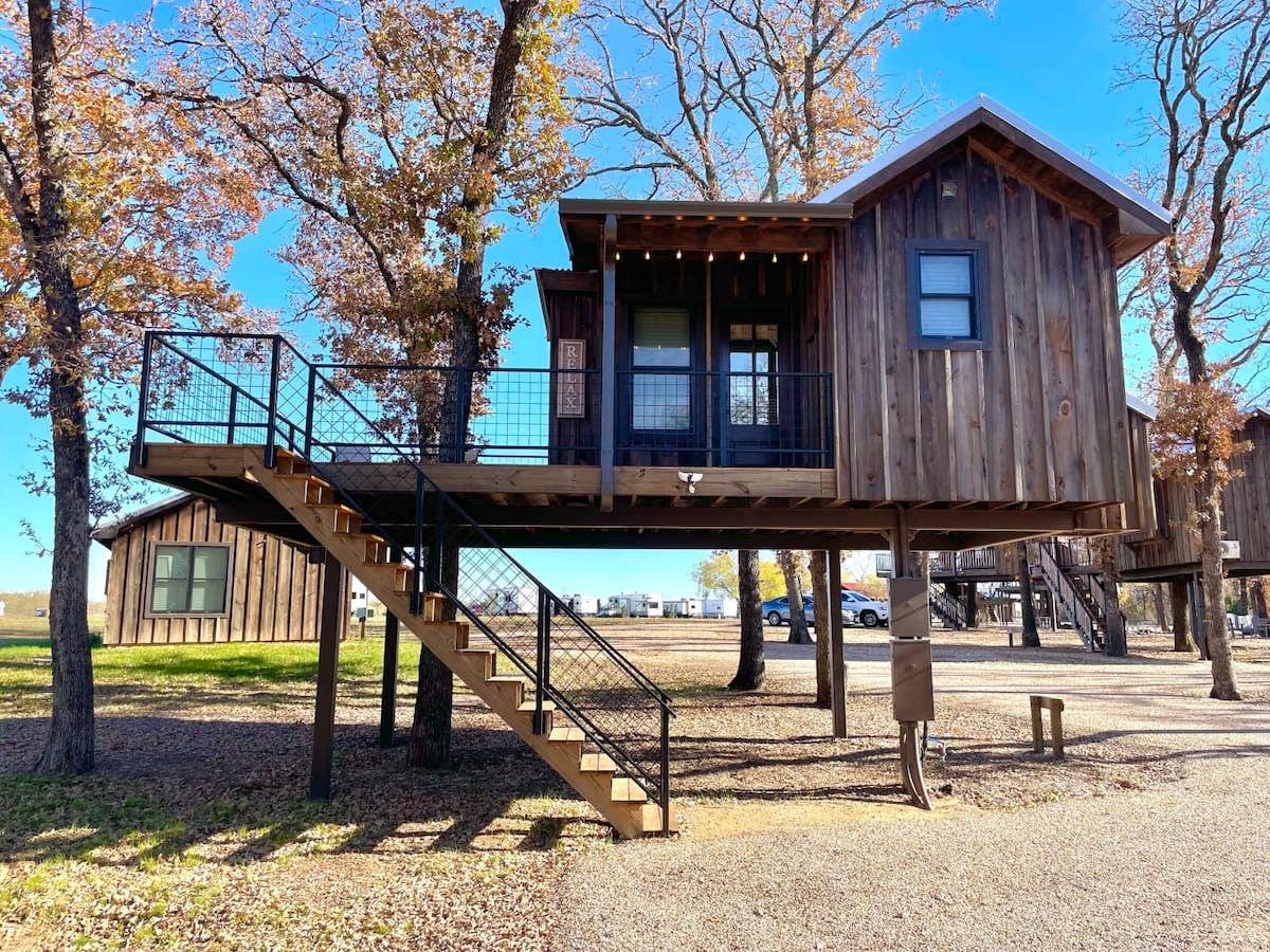The Wren Treehouse (15 MIN to Magnolia & Baylor)