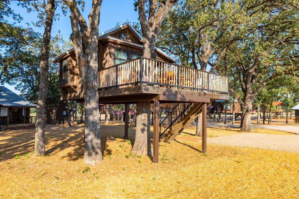 Camper submitted image from Cedar Waxwing Treehouse(15 MIN to Magnolia/Baylor) - 2