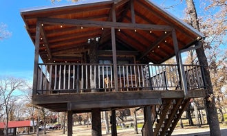 Camping near Waco Creekside Resort: Meadowlark Treehouse (15 MIN to Magnolia/Baylor), Waco, Texas
