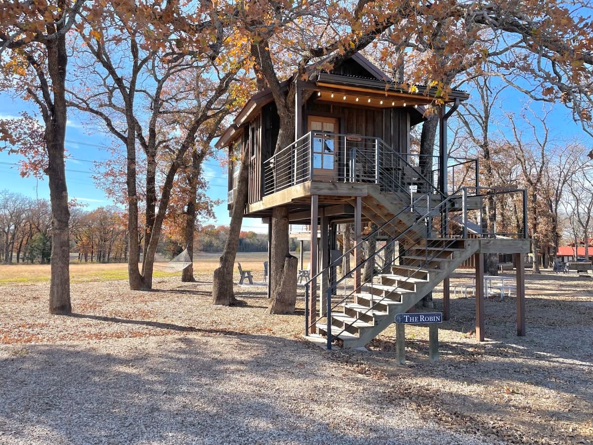 Camper submitted image from Pet Friendly The Robin Treehouse (15 MIN to Magnolia & Baylor) - 1