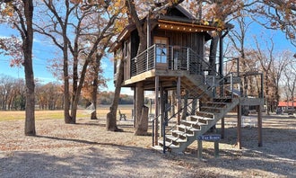 Camping near Blue Sky I-35 RV Park: Pet Friendly The Robin Treehouse (15 MIN to Magnolia & Baylor), Waco, Texas