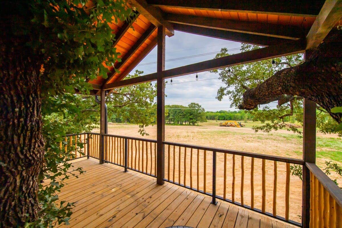 Camper submitted image from The Starling Treehouse 15 MIN to Magnolia & Baylor - 2