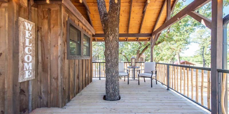 Camper submitted image from The Hummingbird 15 MIN to Magnolia & Baylor