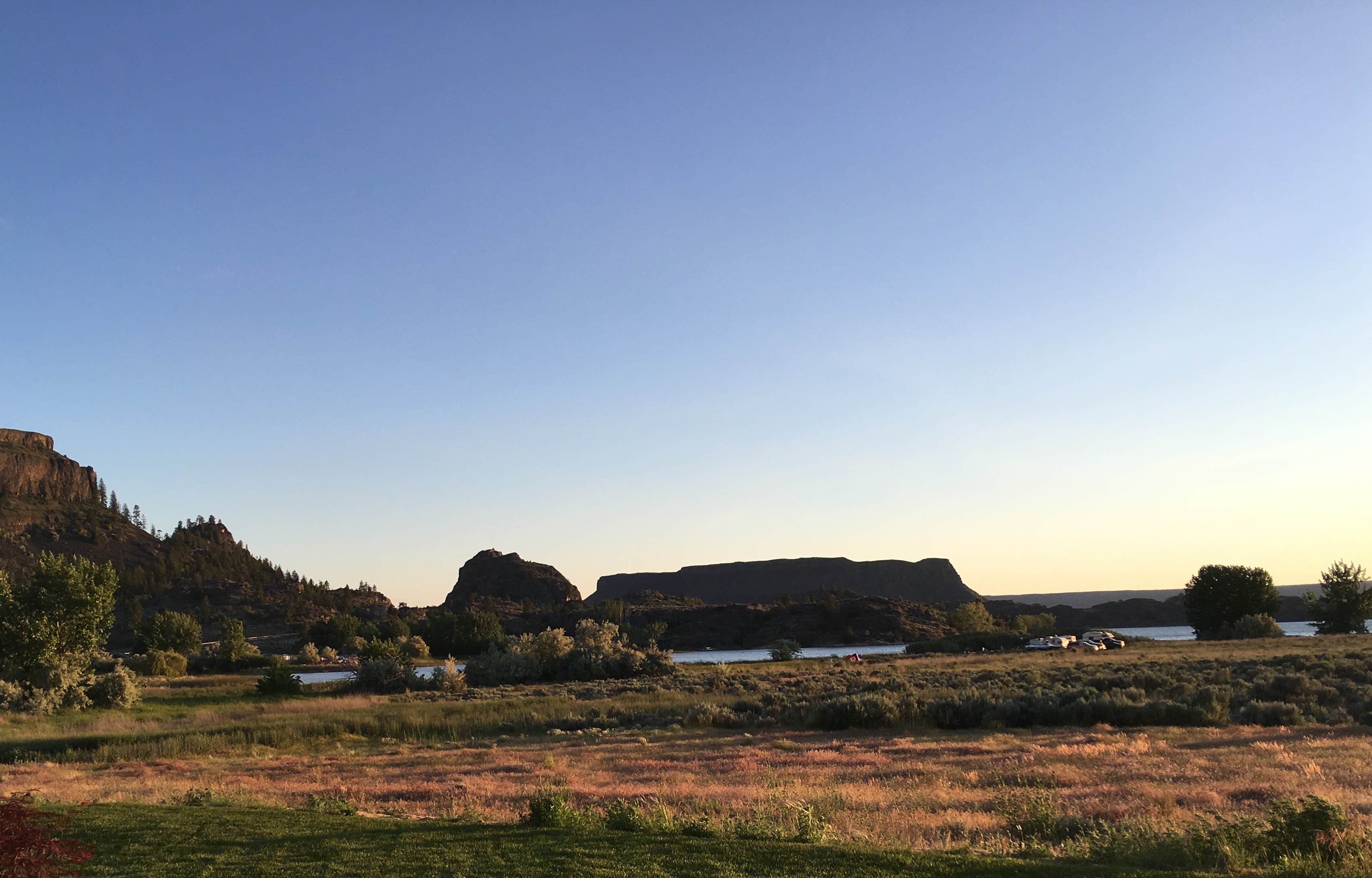 Camper submitted image from Red Rock Shadow Ranch RV Glamp Pad - 2