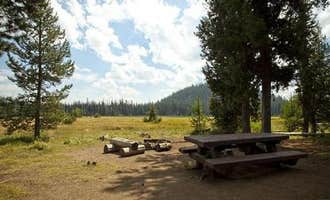 Camping near Lava Lake Campground: South Campground - Hosmer Lake (OR), Sunriver, Oregon