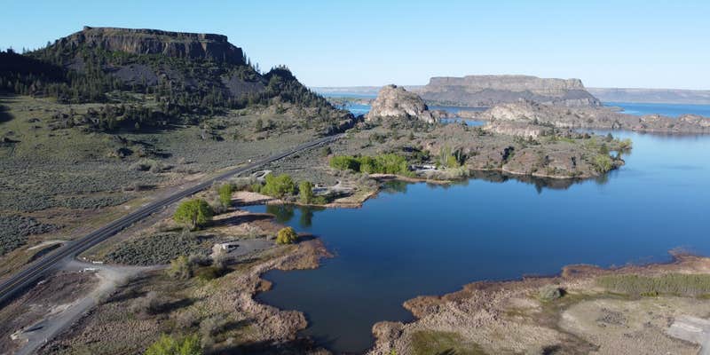 Camper submitted image from Red Rock Shadow Ranch RV Glamp Pad