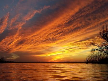 Sunset on Lake Waco



Credit: