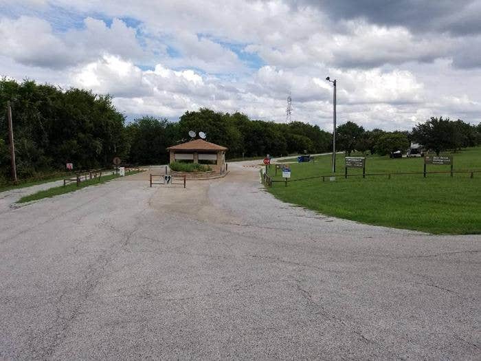 Camper submitted image from COE Benbrook Lake Mustang Park Bear Creek Campground - 1