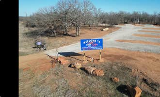 Camping near Flying Cow Ranch: Tiny Town at Lake Eastland and RV Park, Eastland, Texas