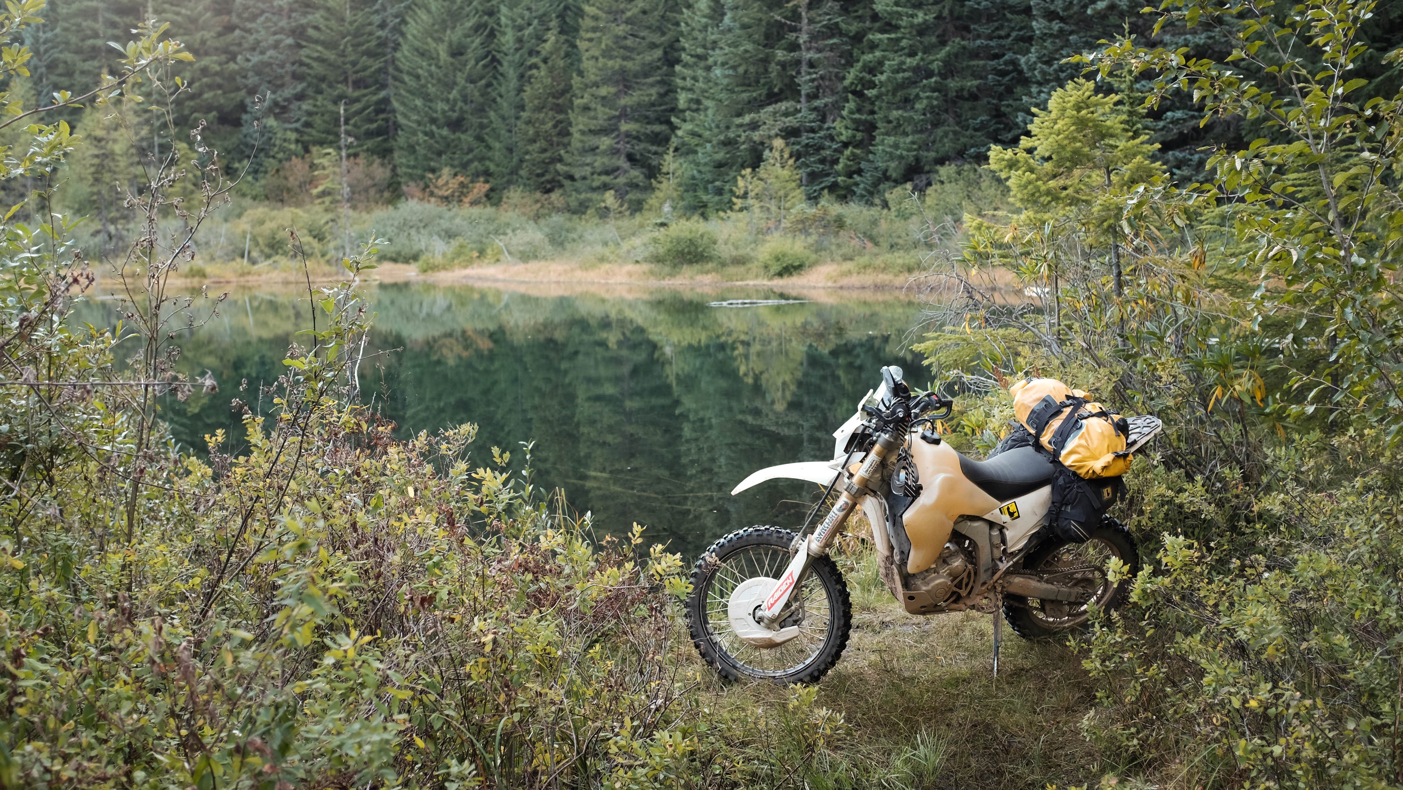 The lake is easily accessible and you can camp right next to it if that's your thing.
