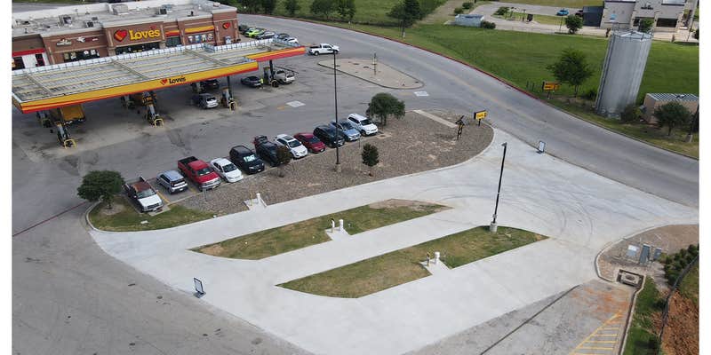 Camper submitted image from Love's RV Hookup-Van TX 651