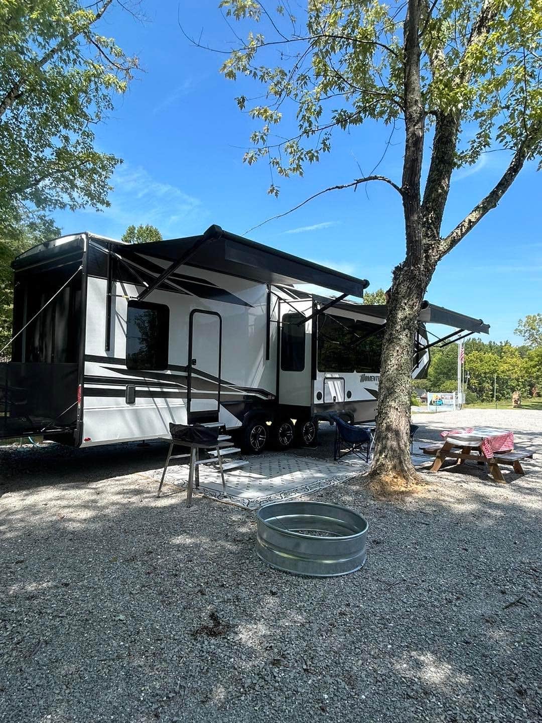 Camping near Pikes Ridge - Green River Lake: Old Chimney RV Park, Jamestown, Kentucky