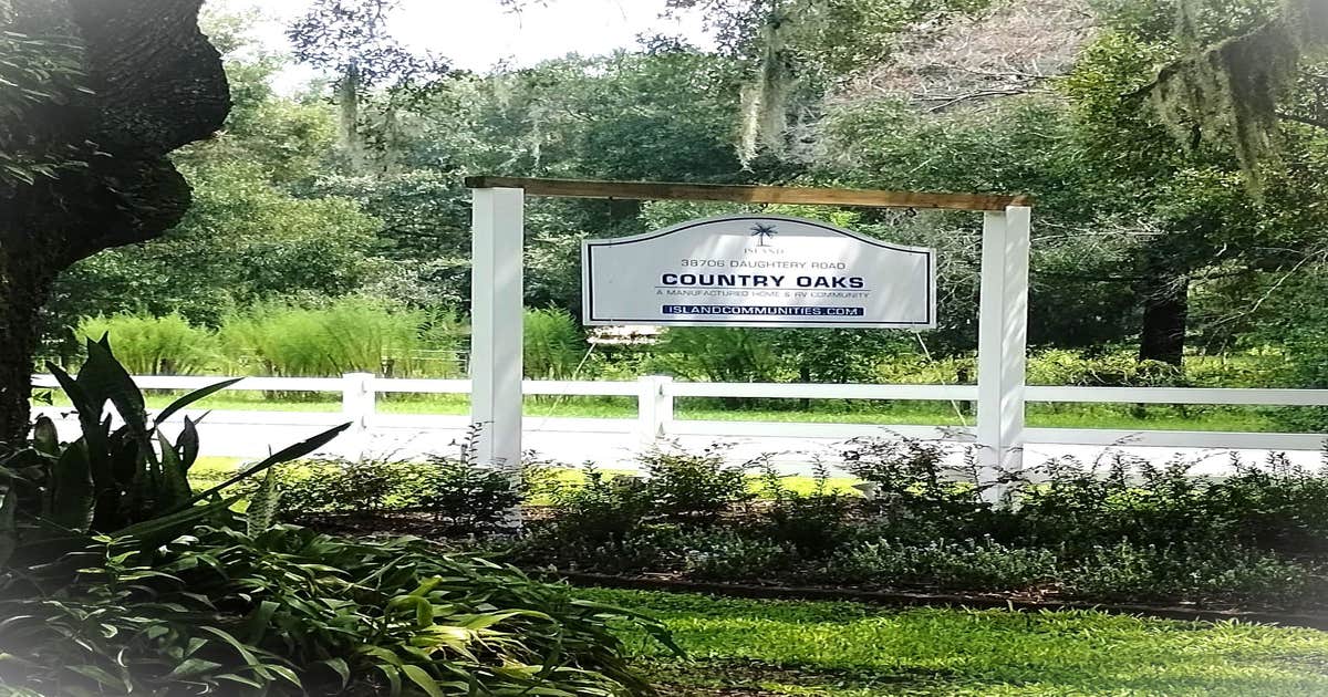 Country Oaks
