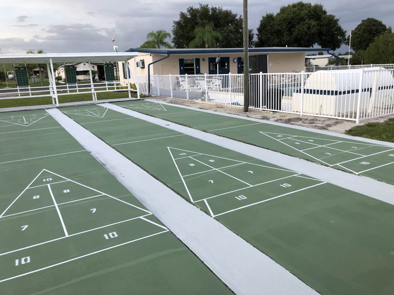 Camping near Highlands Hammock State Park Campground: Hickory Lake Estates, Frostproof, Florida