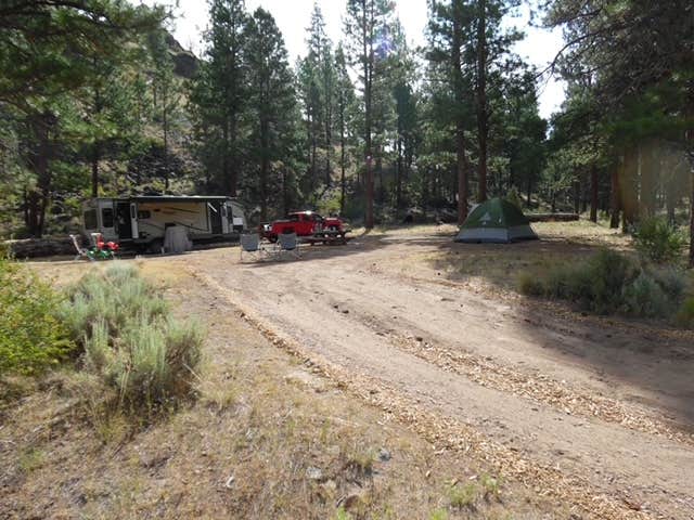 Camping near Upper Buck Creek: Fremont National Forest Bunyard Crossing Forest Camp, Silver Lake, Oregon