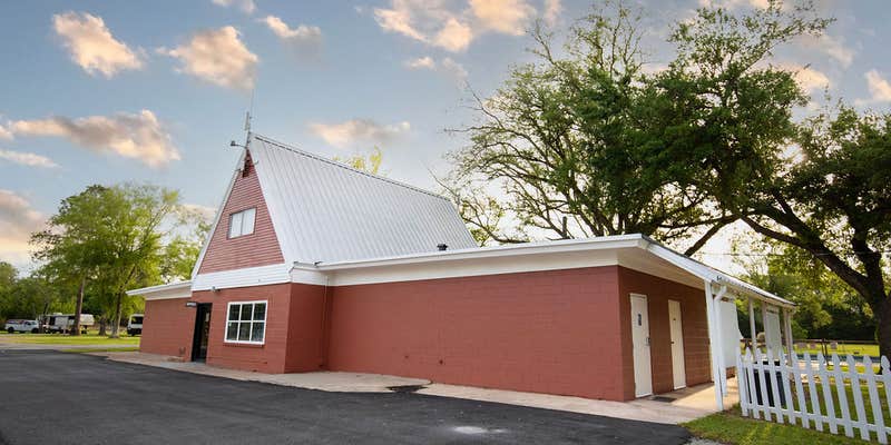 Camper submitted image from Vinton RV Park